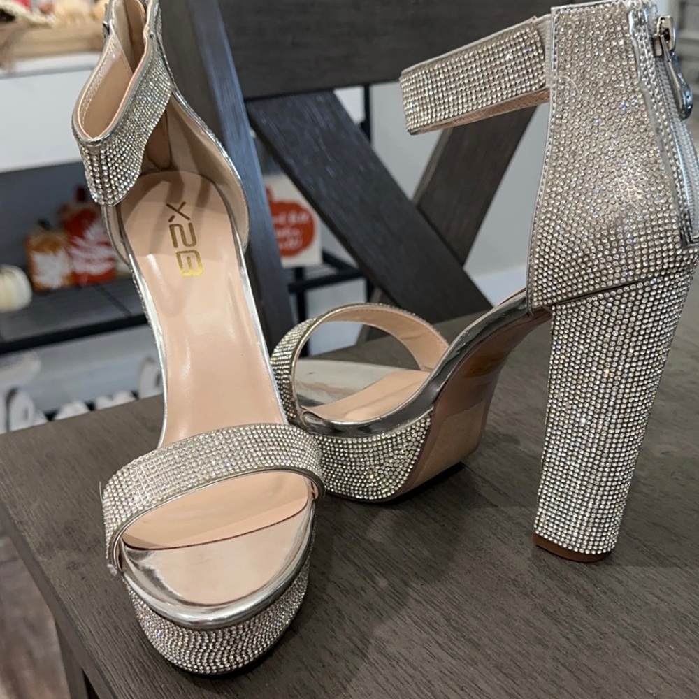 X2B rhinestone platforms, size 10 NWOT